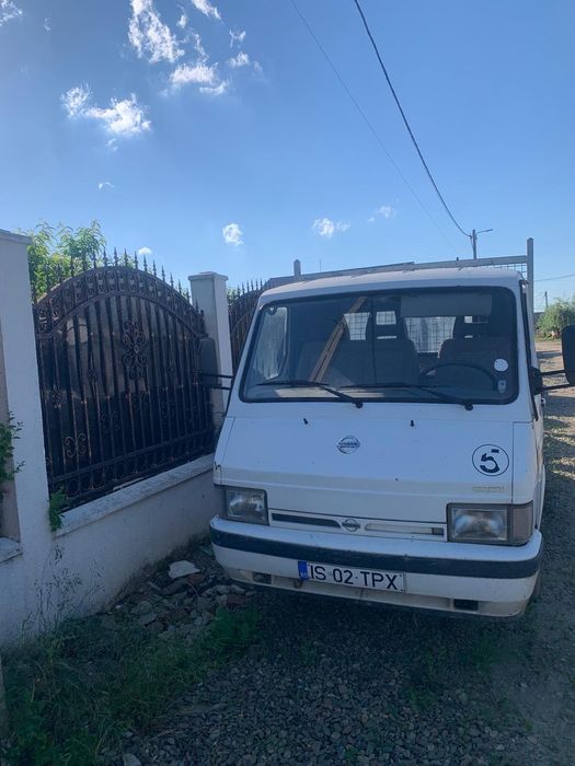 Autoutilitară basculantă Nissan Trade 30