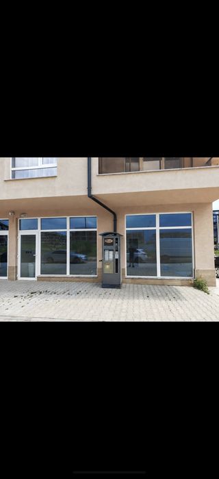 Магазин под наем 55 квадрата с паркоместа
