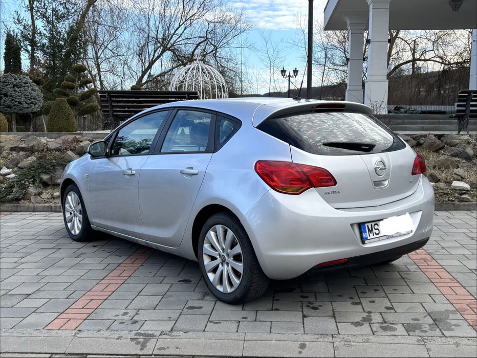 Opel Astra J