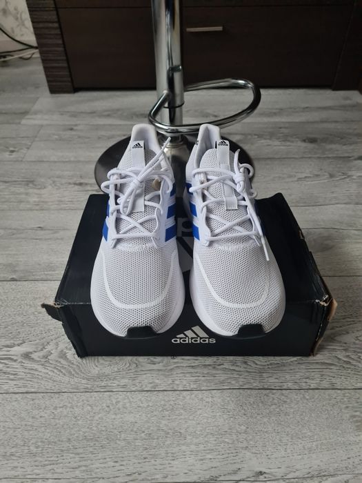 Продам кроссовки адидас