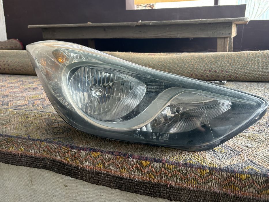 фара на Hyundai Elantra 2012г