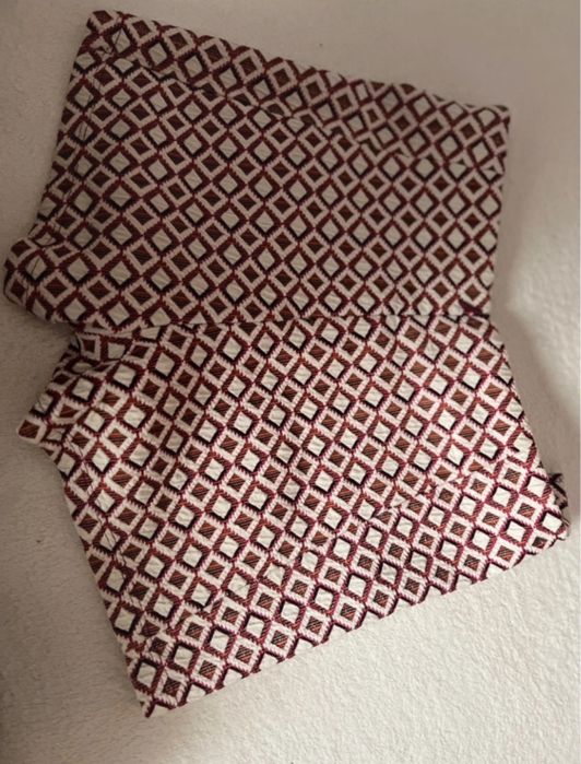 Vand pantaloni scurti cu imprimeu