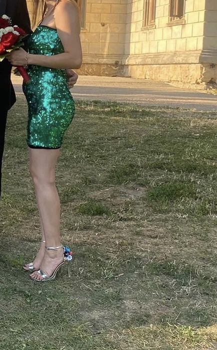 Vand rochie cu paiete