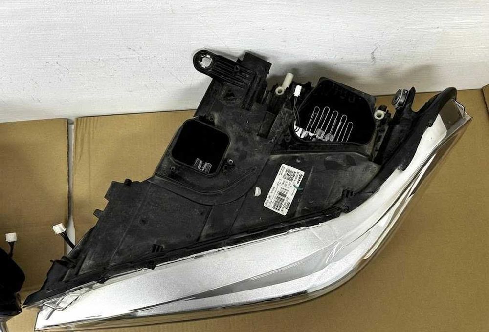 Faruri LED BMW X1 (F48)- Originale - Cod: 63117436461 - Stare Perfectă