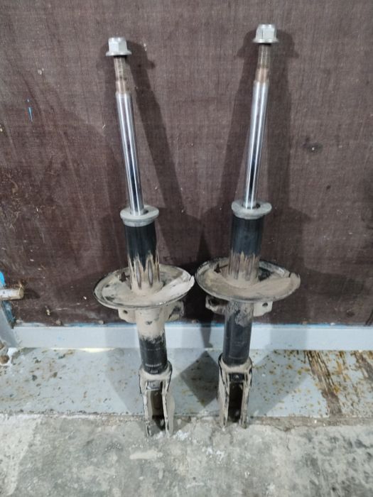 Амортизаторы на Рено Дастер