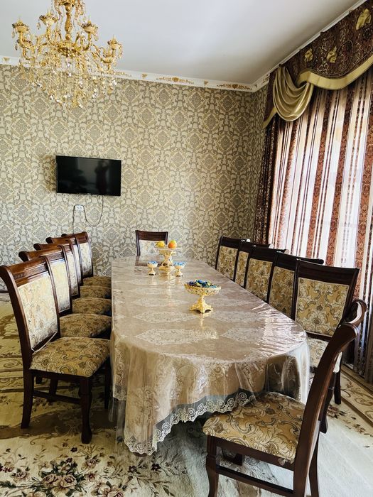 Стол со стульями