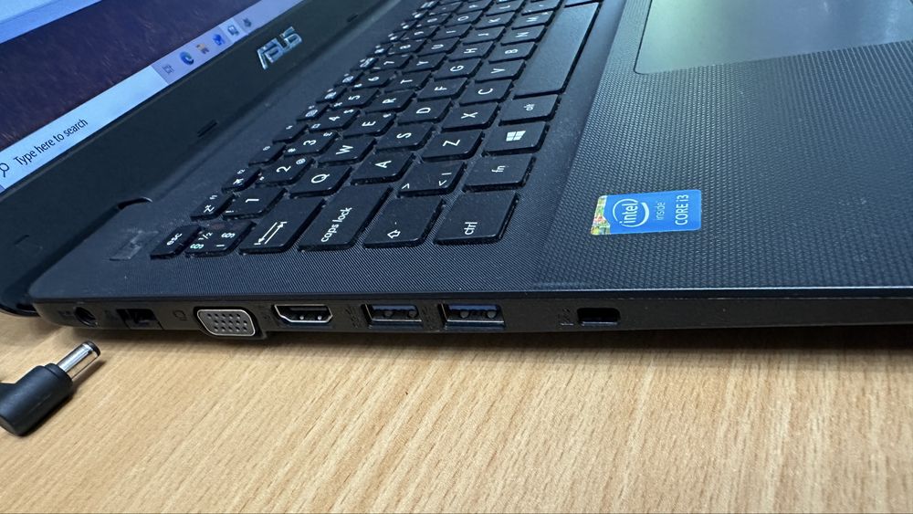 Vând urgent Laptop Asus R557L  funcțonal