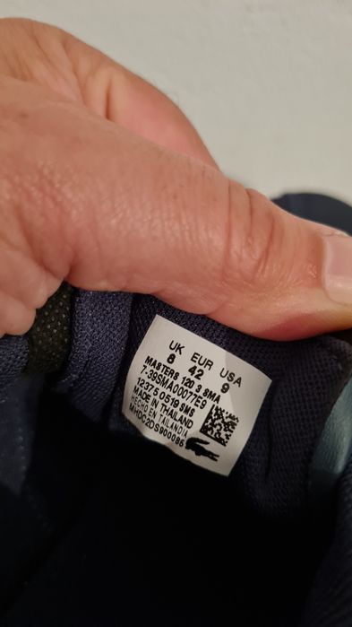 Vând pantofi sport Lacoste