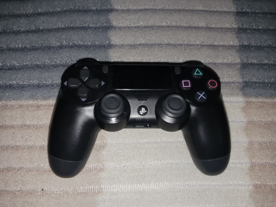 Продам PlayStation4 Slim