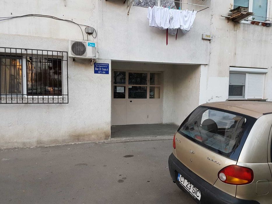 garsoniera zona cet parter se poate face balcon