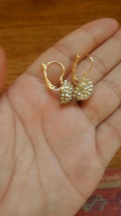 Новые серьги блестящие.