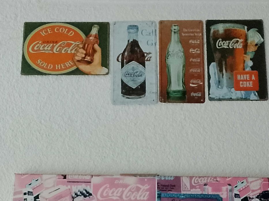 Емайлирани табели от комунизма