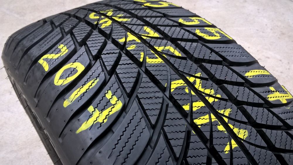 O anvelopa de iarna 225 55 17 bridgestone blizzak LM 001 cu 7,8 mm