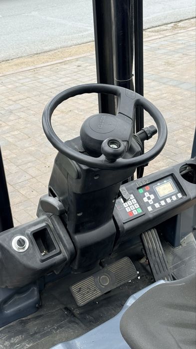 Toyota electrostivuitor 1,6 tone 2016