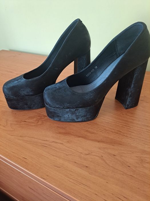 Официални обувки на ток