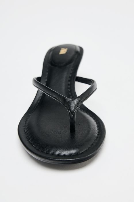 Черни сандали на ток ZARA