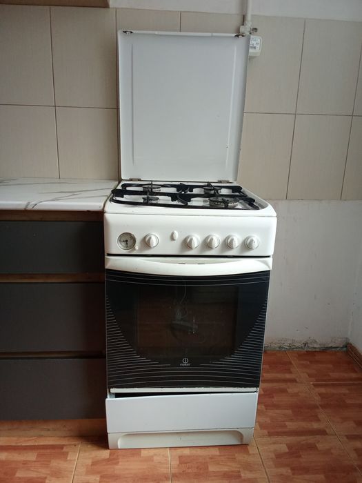 Продам газовую плиту.