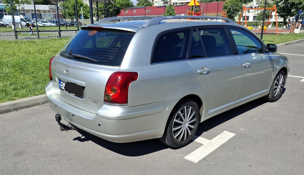 Toyota Avensis 2.0 D4D 116cp • Clima • Motorul foarte fiabil si economic