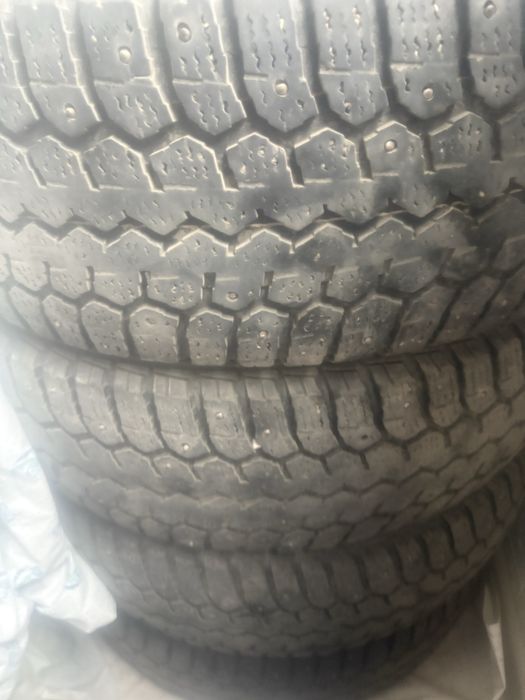 Комплект зимних шин