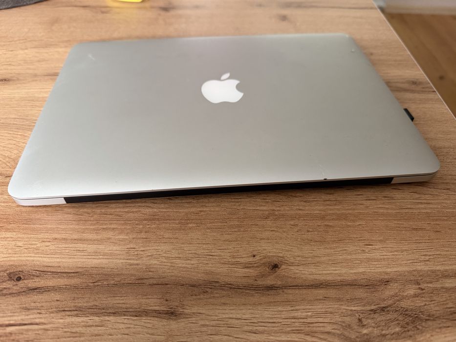 Продавам MacBook Pro 13 Retina 2015 16 gb ram