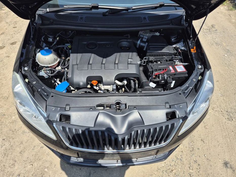 dezmembram  skoda fabia 2 1.6d 2011