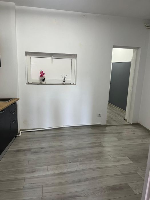 Închiriez apartament cu 2 camere