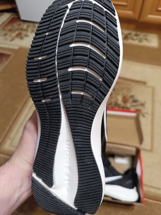 Кроссовки Nike чёрные и серые