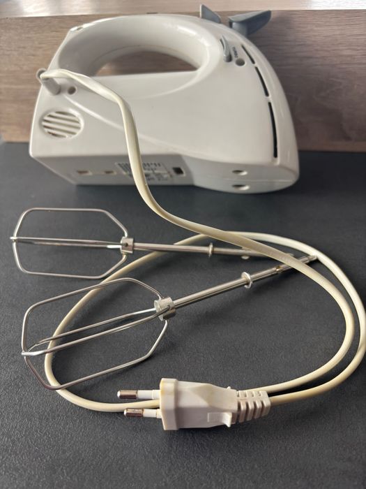 Кухненски електрически миксер