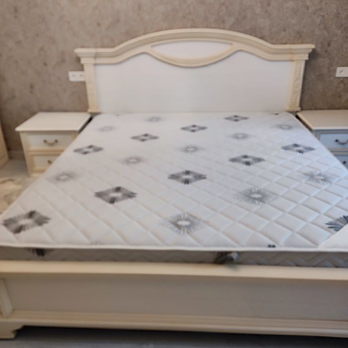 Продается спальный гарнитур