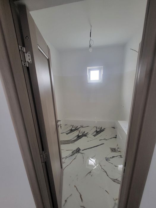 3 camere decomandat Mioritei