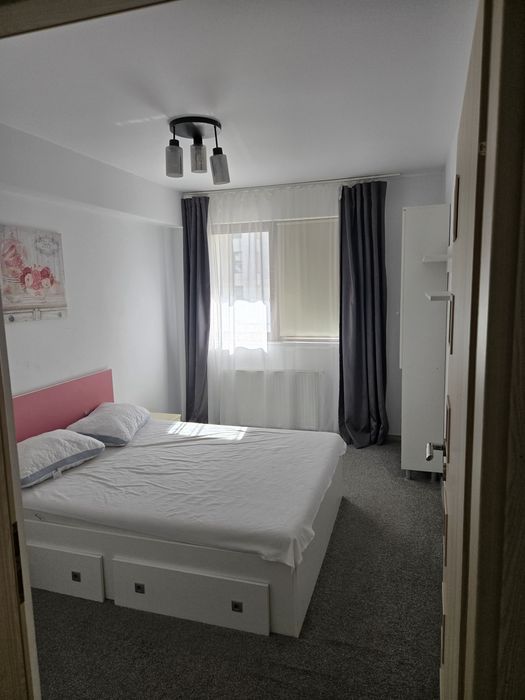 Închiriez apartament 3 camere