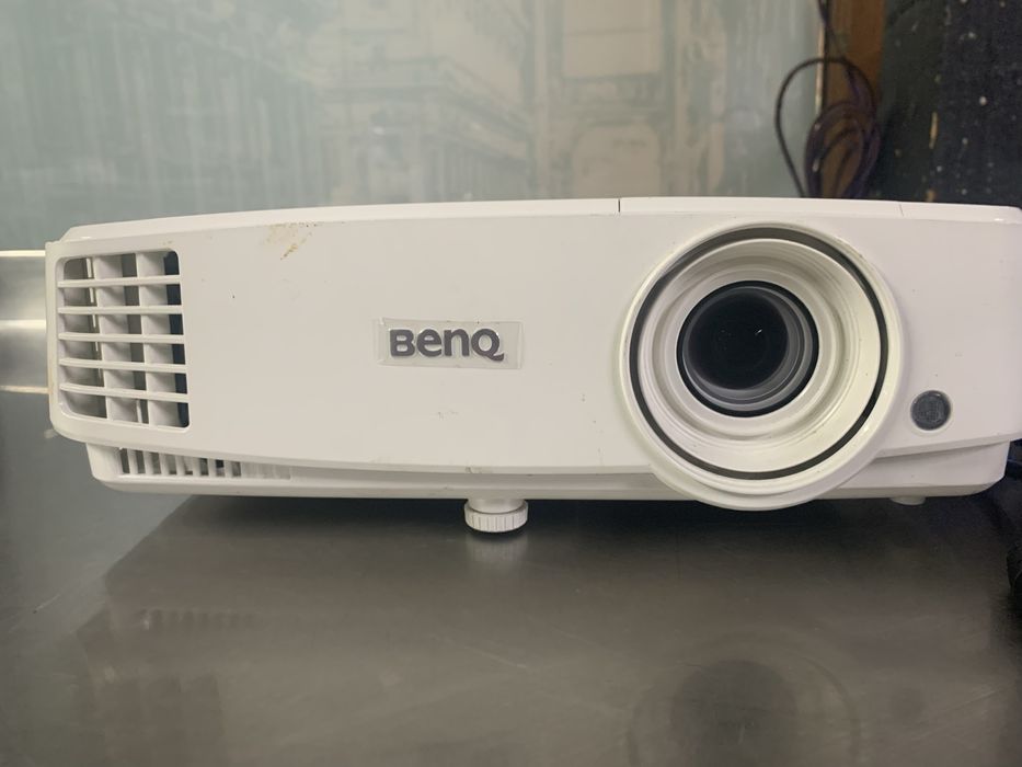Videoproiector BenQ TH530 Full HD – stare excelentă + cabluri incluse