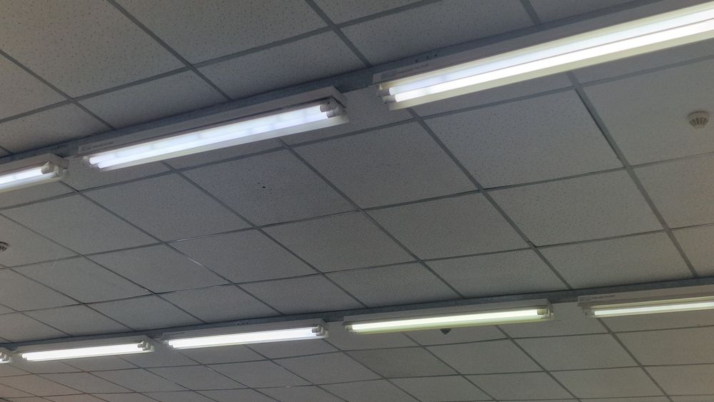 Продам потолочные светильники