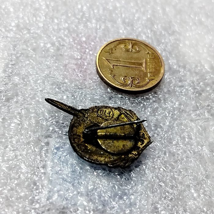 Продам значки на тему космоса