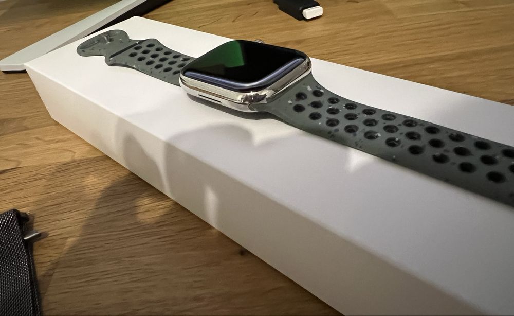 Apple Watch 8 45mm Cellular Silver Stainless Steel