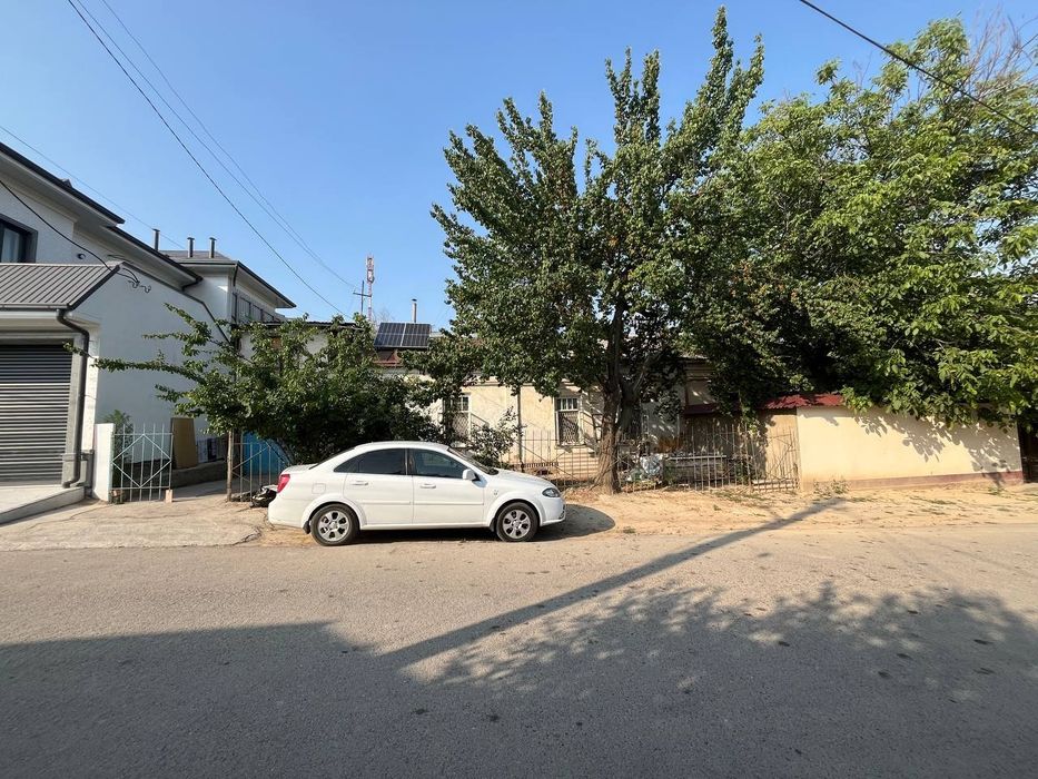 Продаю дом в Мирзо Улугбексий районе орентир Мирзо улугбекский Военком