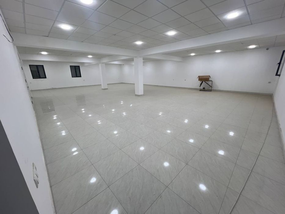 Аренда здания . Можно по этажам . Домбрабад .