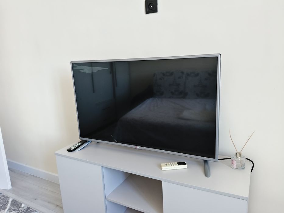 Телевизор срочно продам