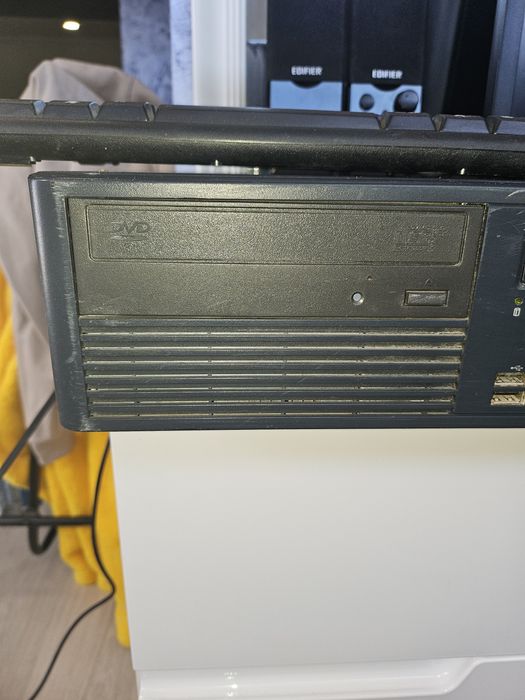 Компютър с монитор LG