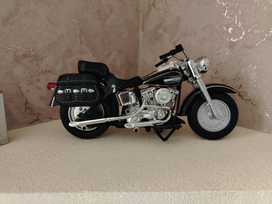 Продам масштабную  модель мотоцикла Харлей Девидсон