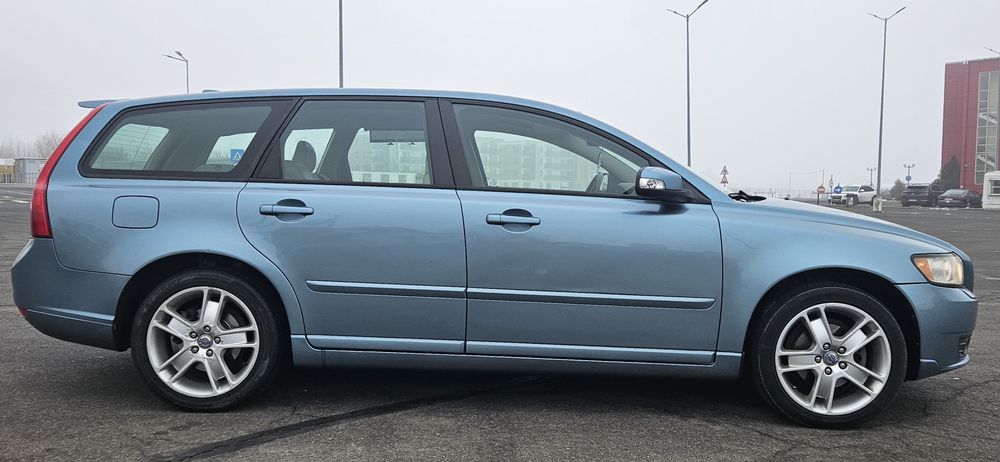 VOLVO V50 2009 — imagine 2