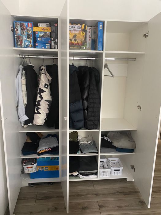 Vand set mobilier pentru dormitor in stare foarte buna
