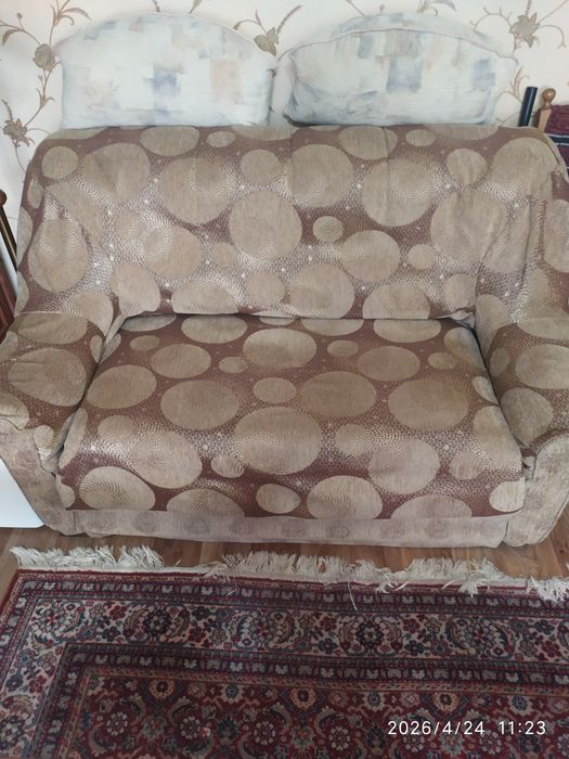 Диван -софа.  Каркас натуральное дерево.