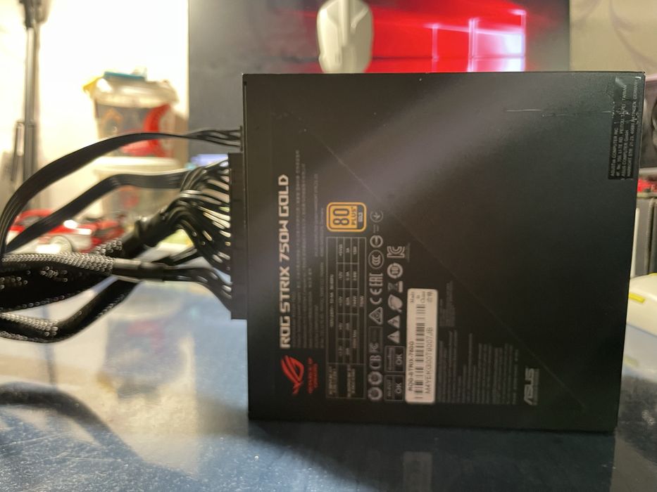 Блок питания Asus ROG STRIX 750G