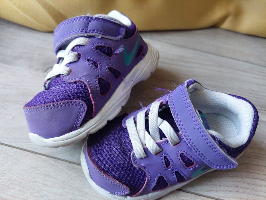 Бебешки маратонки Nike 22 номер
