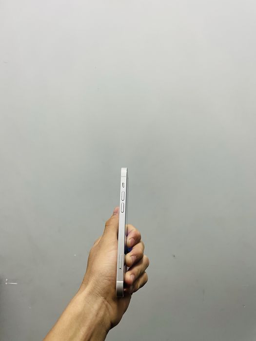 Iphone 12.