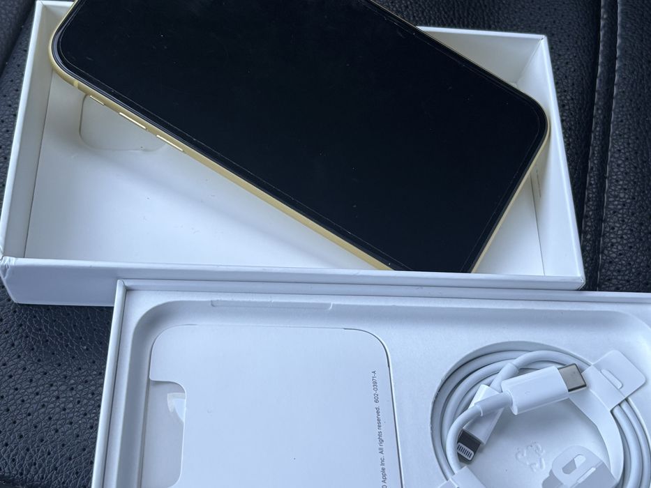 Iphone 11 model rar galben