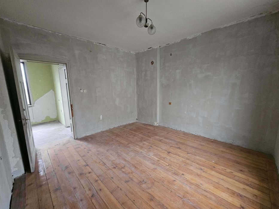 Продава се Етаж от къща в Шумен, Куршум чешма - 81 кв.м за 1297 €/кв.м - Снимка #2