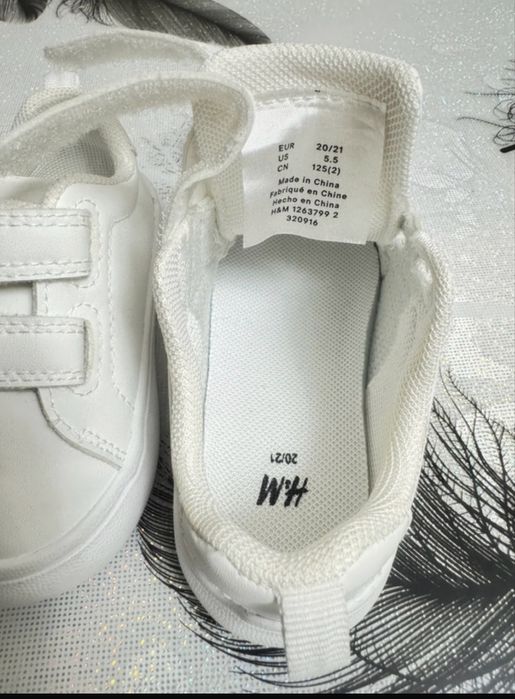 Adidasi primi pasi H&M