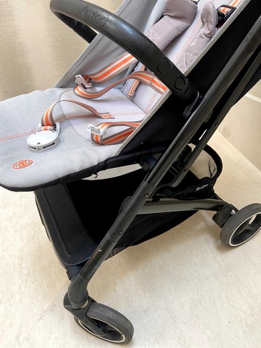 Продавам детска количка Cybex Beezy